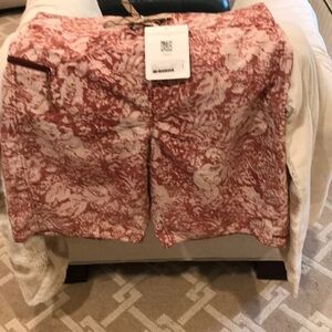 Patagonia Mens shorts /bathing suit.  Great fabric . Price Tags on.